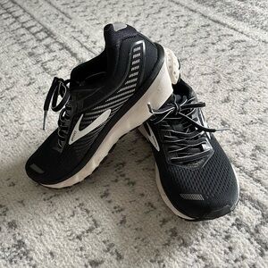 Brooks Ghost 12 like-new